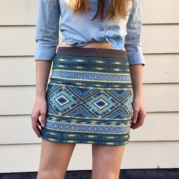 AE Patterned Woven Skirt - Picture 3 of 4